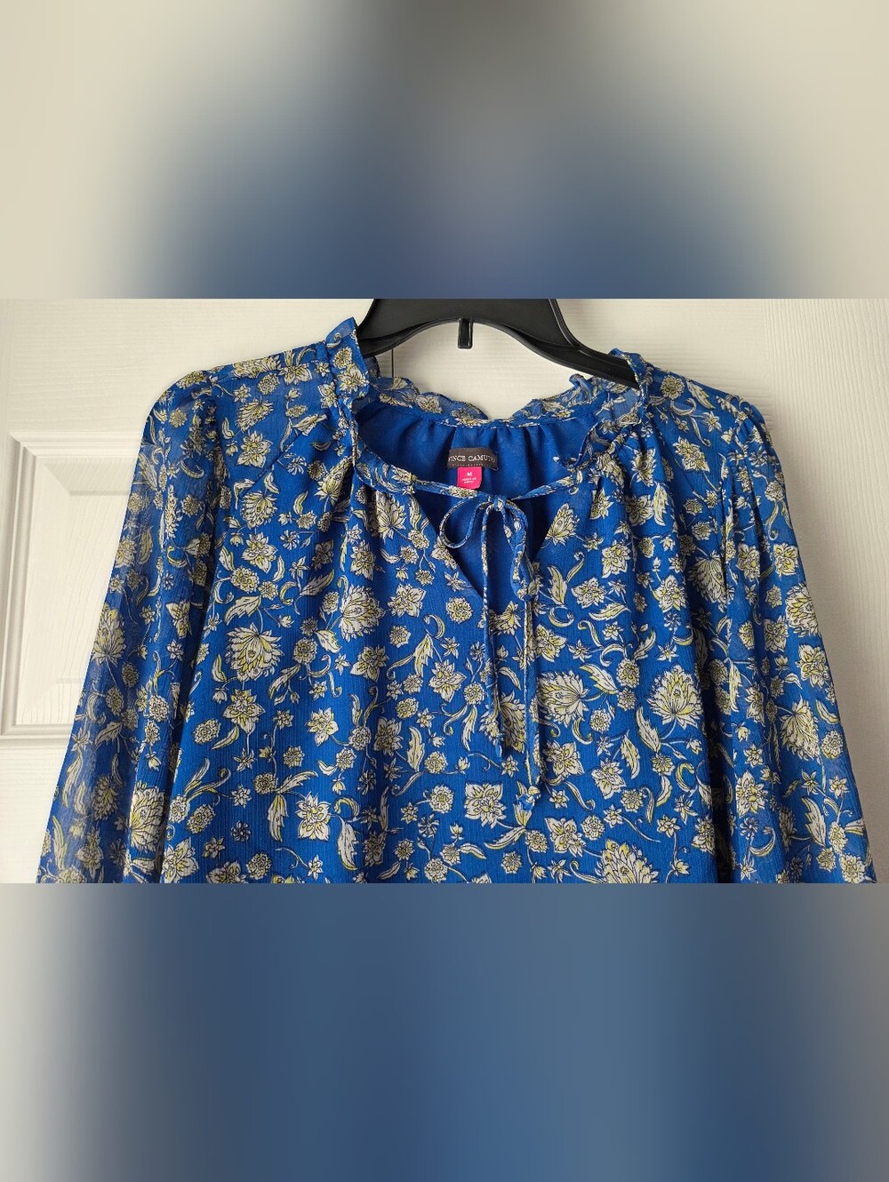 Vince Camuto Blue Floral Tie-Neck Blouse Size M - Picture 3 of 10